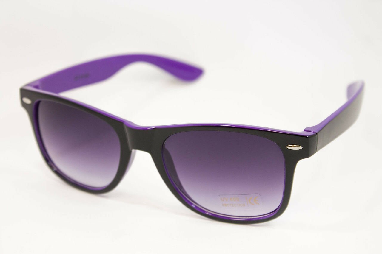 Фиолетовые очки мужские. Фиолетовые солнцезащитные очки. Солнечные очки с фиолетовыми стеклами. Очки с фиолетовыми стеклами. Очки с фиолетовыми линзами.