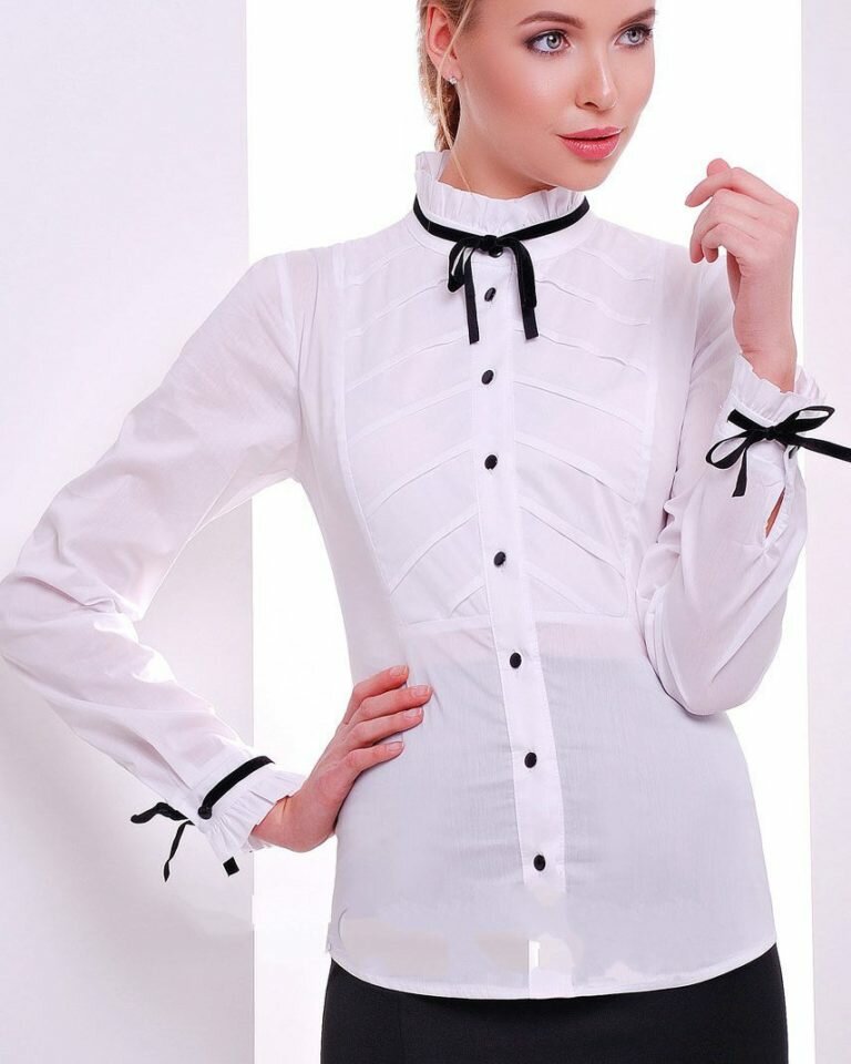 Блуза со стойкой воротником